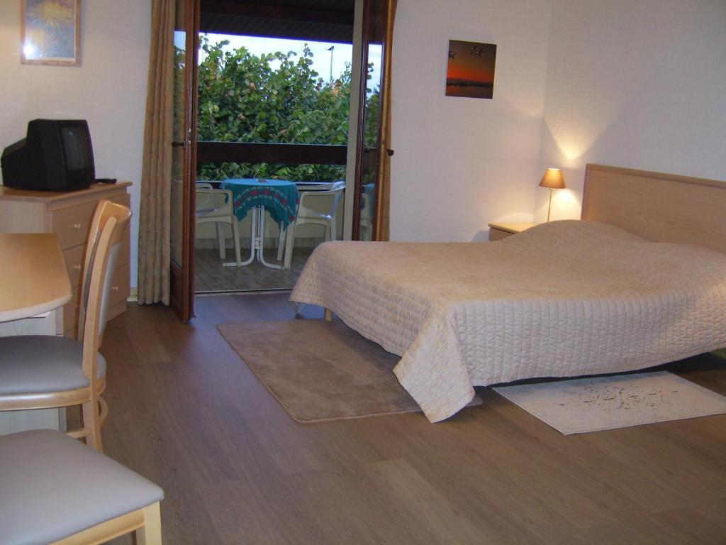 Hotel Les Pavillons Du Golf Évian-les-Bains Екстериор снимка