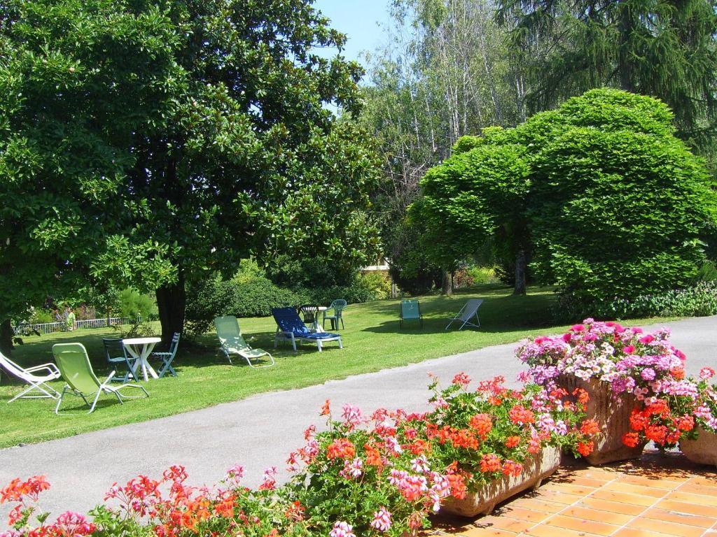 Hotel Les Pavillons Du Golf Évian-les-Bains Екстериор снимка